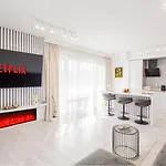 Апартаменты Floor Luxury Apartment- Family Friendly - Mountain View - Huge Balcony -