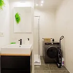 Floor Luxury Apartment- Family Friendly - Mountain View - Huge Balcony - * Брашов