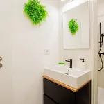 Floor Luxury Apartment- Family Friendly - Mountain View - Huge Balcony - Apartament