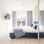 Floor Luxury Apartment- Family Friendly - Mountain View - Huge Balcony - *