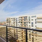 Floor Luxury Apartment- Family Friendly - Mountain View - Huge Balcony - *