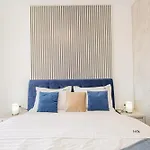 Floor Luxury Apartment- Family Friendly - Mountain View - Huge Balcony -