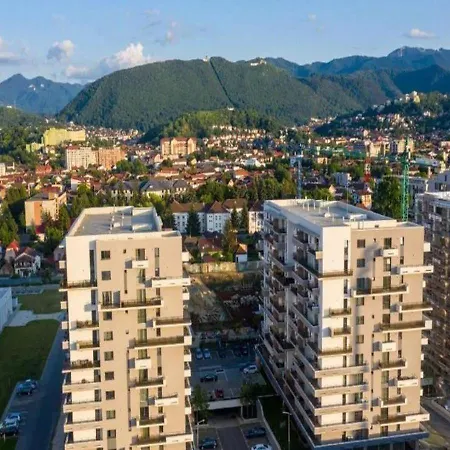 Floor Luxury Apartment- Family Friendly - Mountain View - Huge Balcony