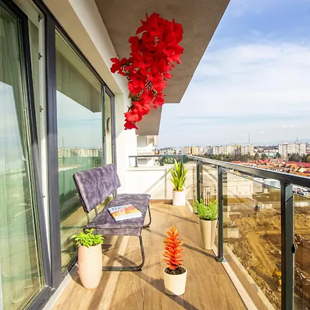 Floor Luxury Apartment- Family Friendly - Mountain View - Huge Balcony Apartment *