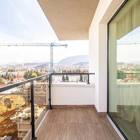 Floor Luxury Apartment- Family Friendly - Mountain View - Huge Balcony