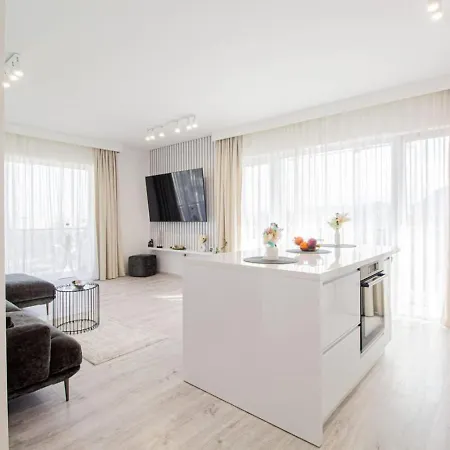 Floor Luxury Apartment- Family Friendly - Mountain View - Huge Balcony Brasov