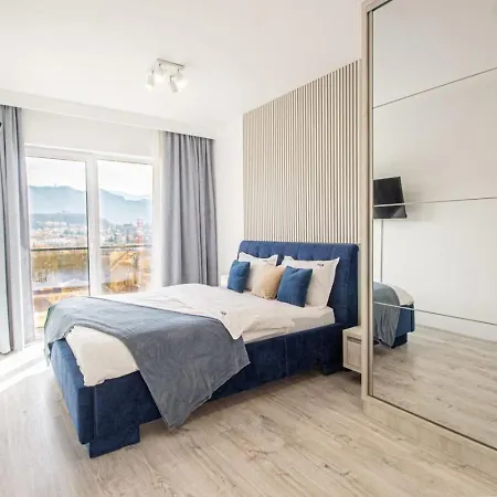 Apartment Floor Luxury Apartment- Family Friendly - Mountain View - Huge Balcony *
