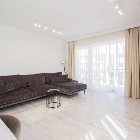 Floor Luxury Apartment- Family Friendly - Mountain View - Huge Balcony Brasov