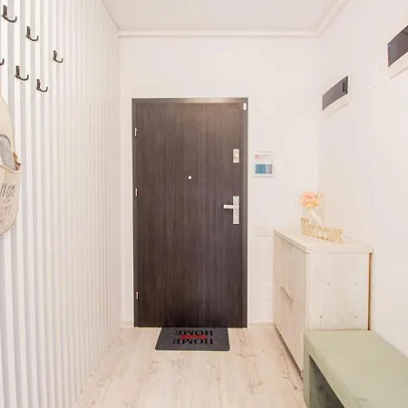 Floor Luxury Apartment- Family Friendly - Mountain View - Huge Balcony Apartment