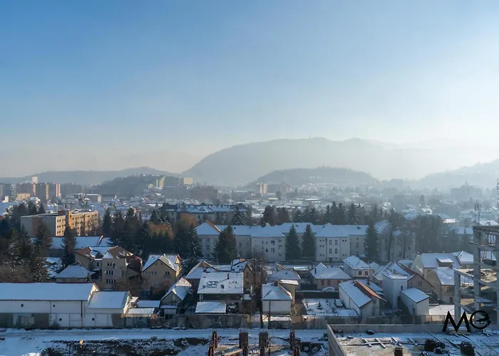 Apartment Spacious Holiday New Apartment- Family Friendly - Mountain View - Huge Balcony - Top Floor - Acs - Outlet Mall - Grocery Brașov