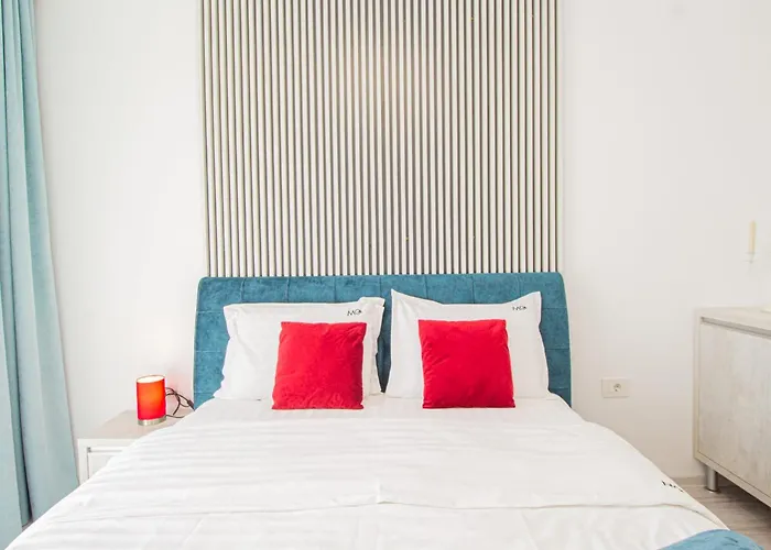 Spacious Holiday New Apartment- Family Friendly - Mountain View - Huge Balcony - Top Floor - Acs - Outlet Mall - Grocery * Brașov