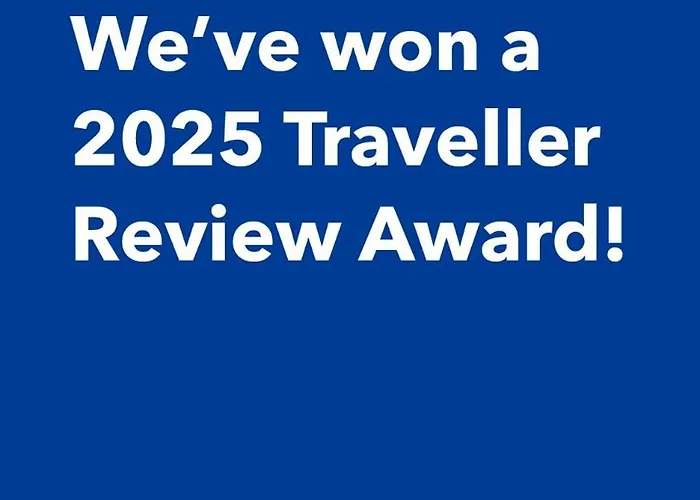 Apartment Spacious Holiday New Apartment- Family Friendly - Mountain View - Huge Balcony - Top Floor - Acs - Outlet Mall - Grocery