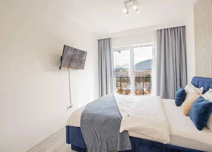 Spacious Holiday New Apartment- Family Friendly - Mountain View - Huge Balcony - Top Floor - Acs - Outlet Mall - Grocery Brașov