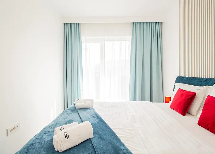 Spacious Holiday New Apartment- Family Friendly - Mountain View - Huge Balcony - Top Floor - Acs - Outlet Mall - Grocery Brașov