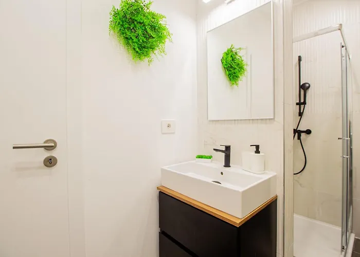 Mohost View- Mountain View - Large Balcony - 10th Floor 公寓