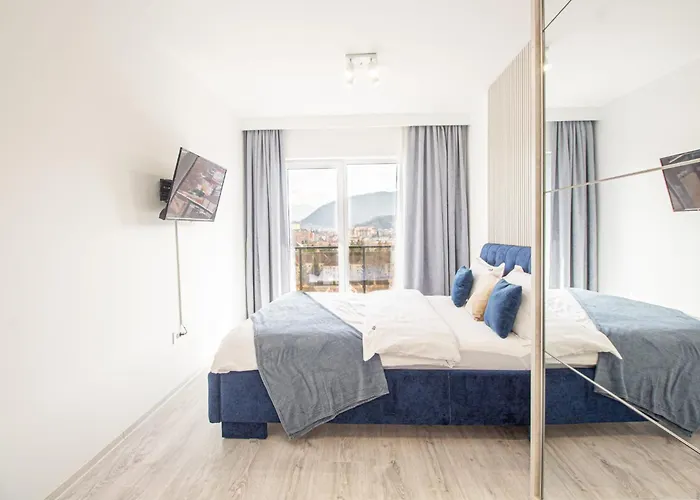 Mohost View- Mountain View - Large Balcony - 10th Floor *