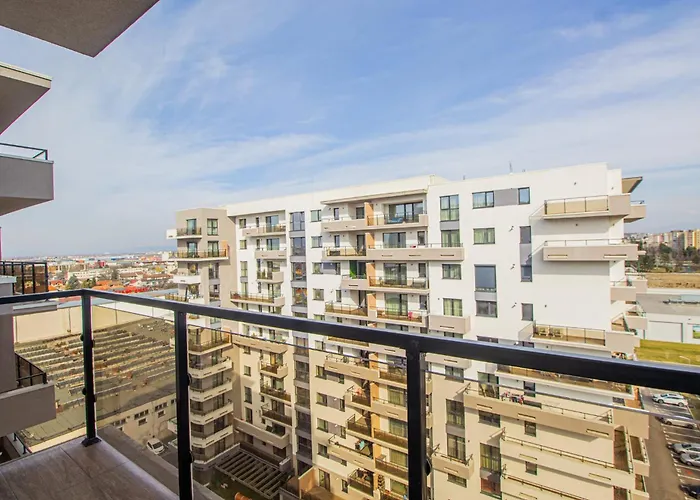 Spacious Holiday New Apartment- Family Friendly - Mountain View - Huge Balcony - Top Floor - Acs - Outlet Mall - Grocery *