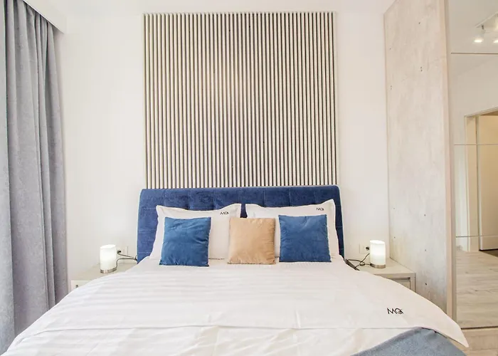 Mohost View- Mountain View - Large Balcony - 10th Floor