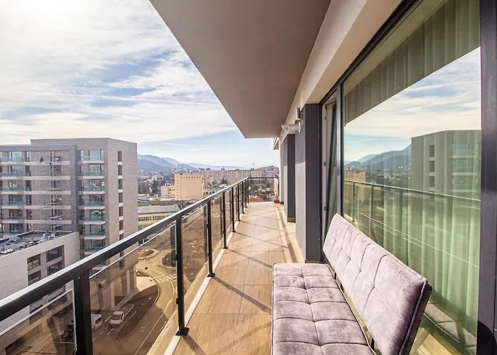 Mohost View- Mountain View - Large Balcony - 10th Floor 公寓